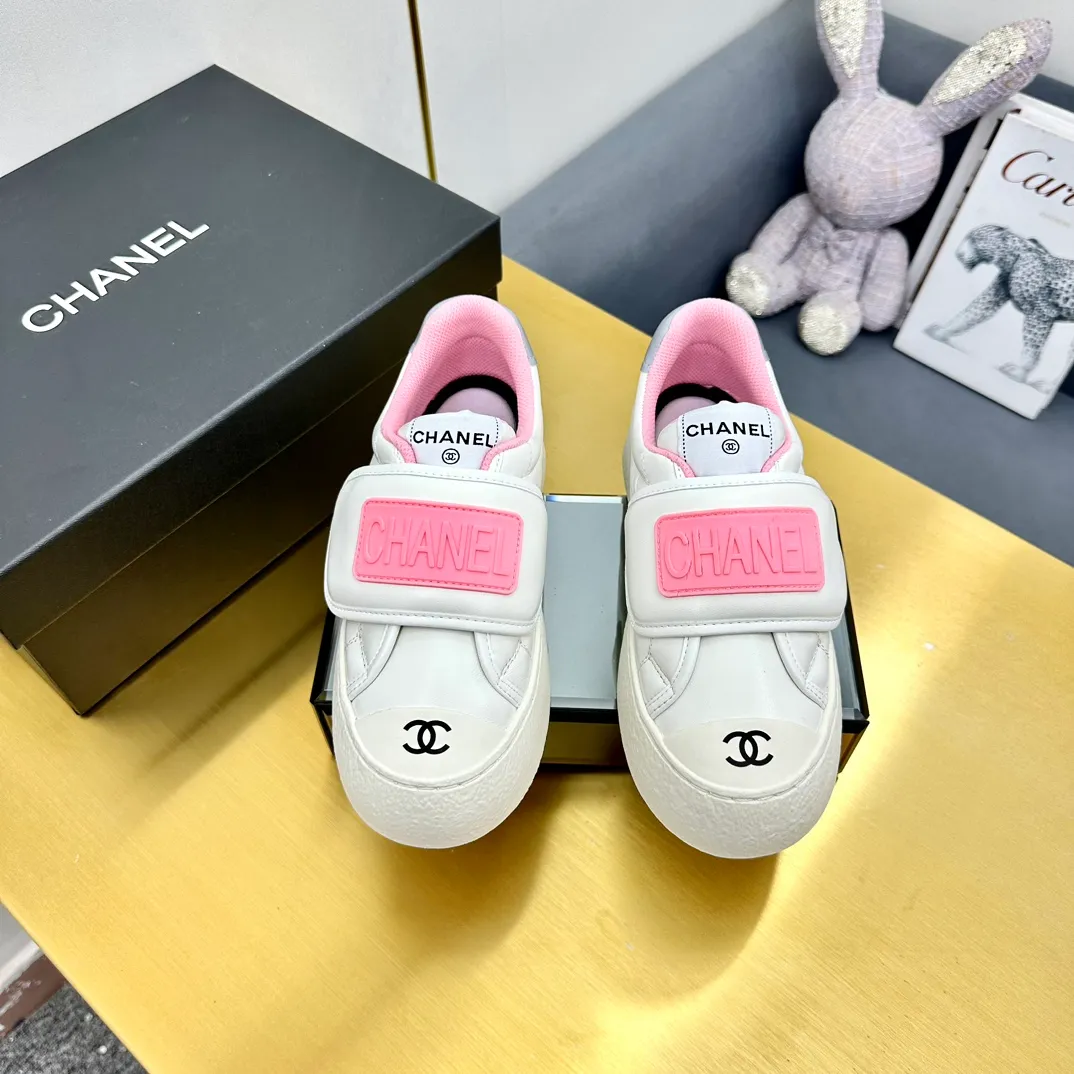 👟👟Ex-factory price 600👟👟 Chanel bread shoes ~ original calfskin panda shoes Chanel 25C latest hot style panda black and white sports shoes casual sneakers Xiaoxiang hot item classic black and white panda color coco girls must pay Fabric: original custom mixed sheepskin lining: original imported breathable mesh lining outsole: Original molded rubber + TPU combination Size: Women's 35-40
